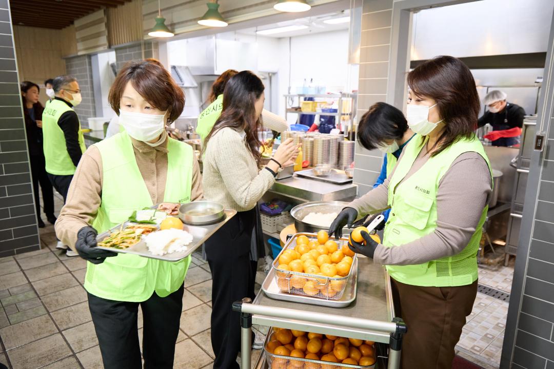 '용인특례시의회 연말 배식 봉사-기흥구' 게시글의 사진(12) '20251229 기흥장애인복지관 배식봉사-15.jpg'