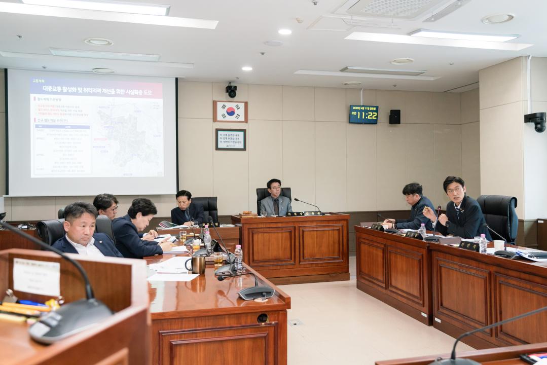 '상임위 위원별 제1차 회의 (제292회 임시회)' 게시글의 사진(78) '20250411 제292회 임시화 제 1차 상임위원회 N-35.jpg'