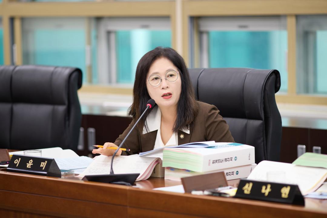 '제3차 예산결산특별위원회(제293차 제1회 정례회)' 게시글의 사진(31) '20250626 제3차 예산결산특별위원회(제293차 제1회 정례회)-77.jpg'