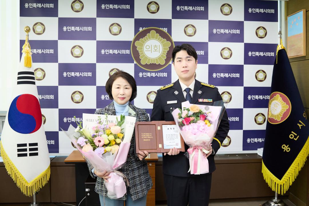 '모범시민 표창 수여' 게시글의 사진(1) '20250306 모범시민 표창 수여-01.jpg'
