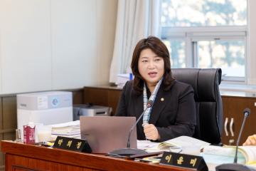 상임위위원회별 제4차 회의(제297회 제2차 정례회) 사진입니다
