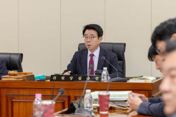 상임위위원회별 제4차 회의(제297회 제2차 정례회) 사진입니다