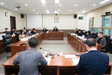 상임위위원회별 제4차 회의(제297회 제2차 정례회) 사진입니다