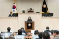 '제291회 임시회 제 1차 본회의' 게시글의 사진(27) '20250310 제291회 임시회 제 1차 본회의 N-26.jpg' 썸네일