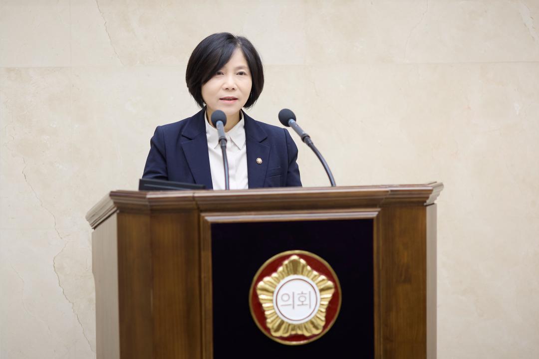 '용인특례시의회 신현녀 의원, “GTX-A 남부 운행 42.5%… 용인 철도교통 ‘불균형’ 해소해야”(5분 자유발언)' 게시글의 사진(3) '사진2. 신현녀 의원이 11일 열린 제300회 임시회 제2차 본회의에서 5분 자유발언을 하고있다..jpg'