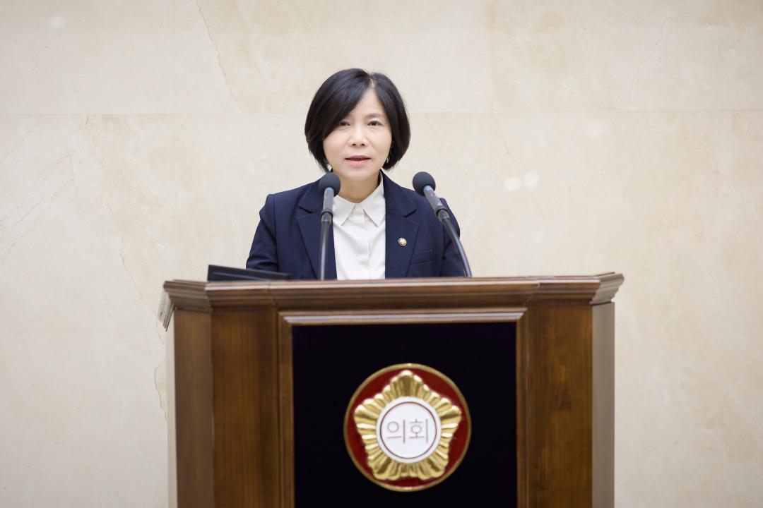 '용인특례시의회 신현녀 의원, “GTX-A 남부 운행 42.5%… 용인 철도교통 ‘불균형’ 해소해야”(5분 자유발언)' 게시글의 사진(2) '사진1. 신현녀 의원이 11일 열린 제300회 임시회 제2차 본회의에서 5분 자유발언을 하고있다..jpg'
