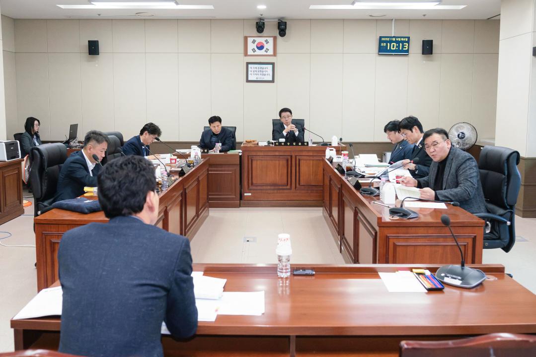 '용인특례시의회 도시건설위원회, 행정사무감사 2일차-안전정책관,재난대응담당관,도시기획단,주택국' 게시글의 사진(2) '20251118 2025년 행정사무감사 2일차(3)도시건설위원회.jpg'