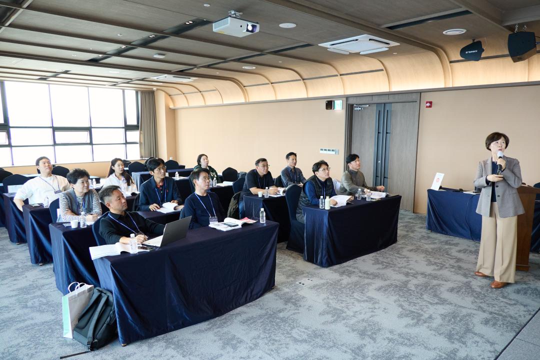 '용인특례시의회 도시건설위원회, 2025년도 제2차 정례회 대비 의정연수 실시' 게시글의 사진(5) '20251031 용인특례시의회 도시건설위원회, 2025년도 제2차 정례회 대비 의정연수 실시(4).jpg'