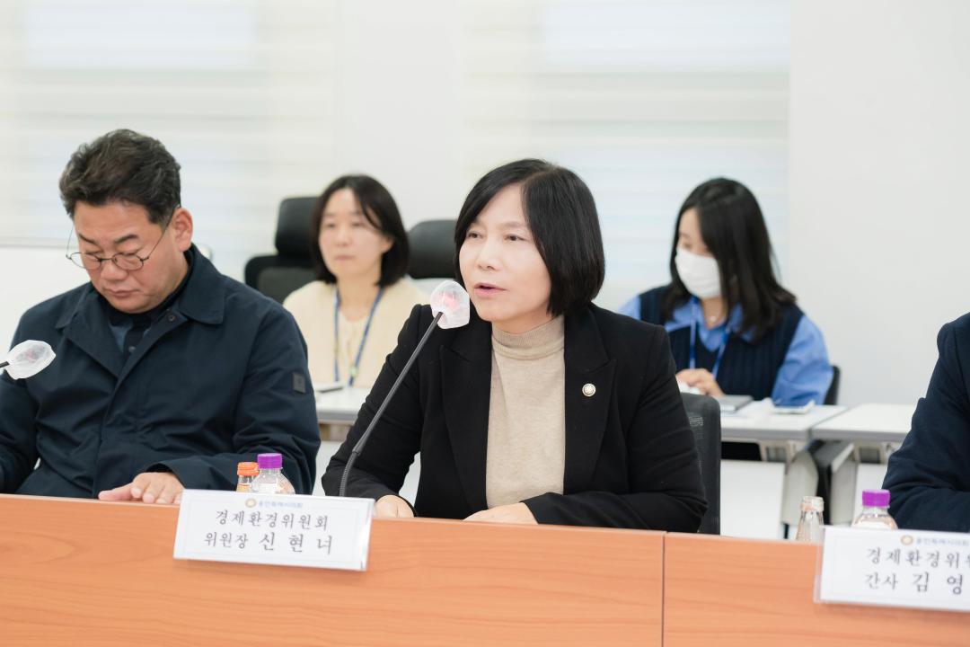 '용인특례시의회 경제환경위원회, 정책협의회 개최' 게시글의 사진(3) '사진1. 용인특례시의회 경제환경위원회는 4일 시청 제1별관 회의실에서 소관 부서와 정책협의회를 개최했다..JPG'