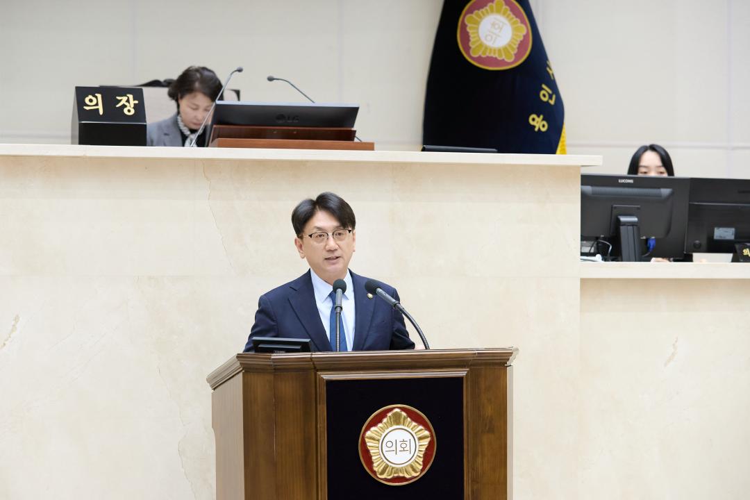 '용인특례시의회 이교우 의원, 용인에버라인운영 회사 직원의 부적절한 해고에 대한 관심과 문제 해결 촉구(5분 자유발언)' 게시글의 사진(3) '20250310 제291회 임시회 제1차 본회의-5분 자유발언(2) 이교우 의원(2).jpg'