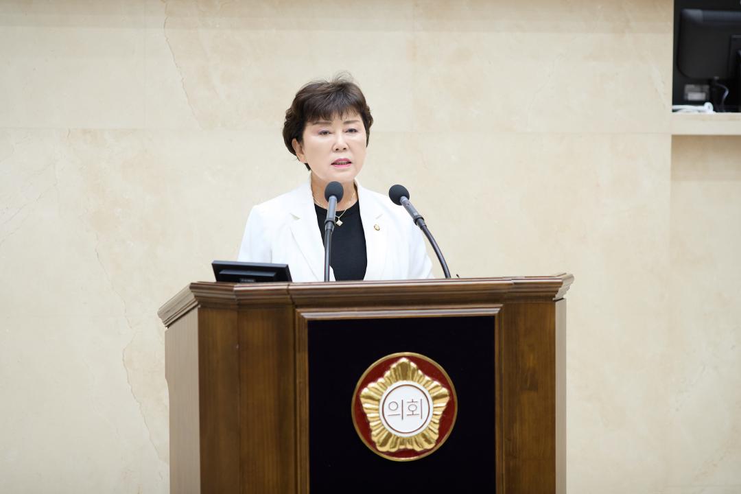 '용인특례시의회 김상수 의원 , “삼가동 행정복지센터 청사 건립 장기간 지연…구체적 계획 마련 시급”(시정질문)' 게시글의 사진(2) '사진1. 김상수 의원이 27일 열린 제293차 제1회 정례회 제3차 본회의에서 시정질문을 하고 있다..jpg'