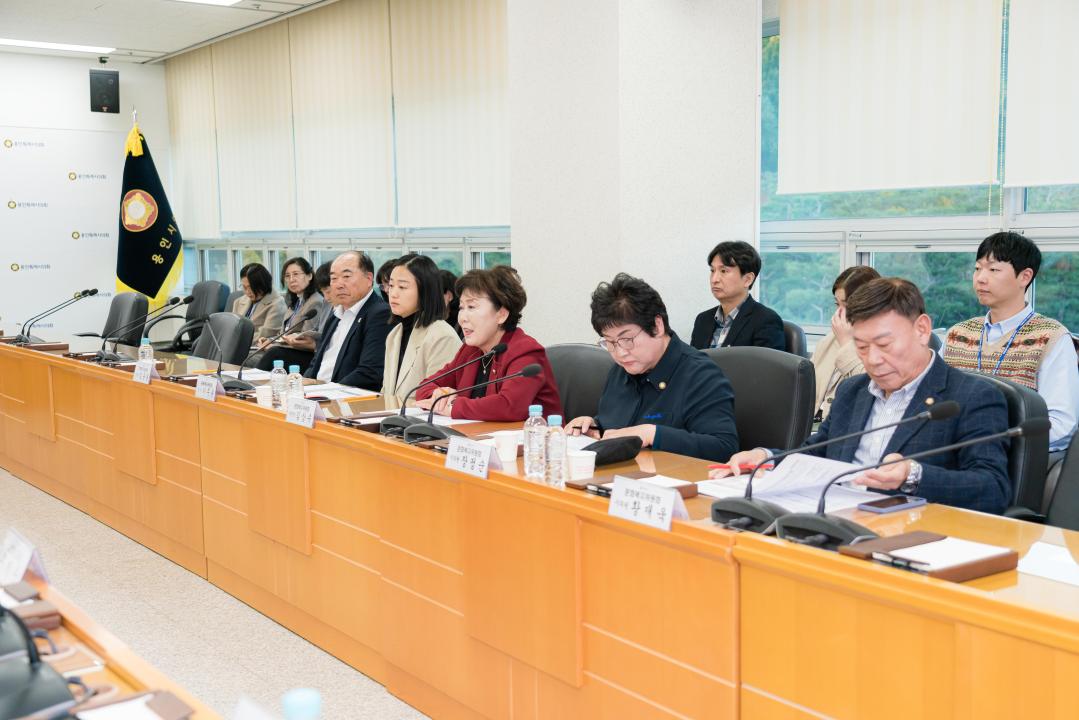 '용인특례시의회 문화복지위원회, 정책협의회 개최' 게시글의 사진(2) '사진1. 용인특례시의회 문화복지위원회는 3일 오후 의회 4층 대회의실어서 소관 부서와 정책협의회를 열었다..JPG'