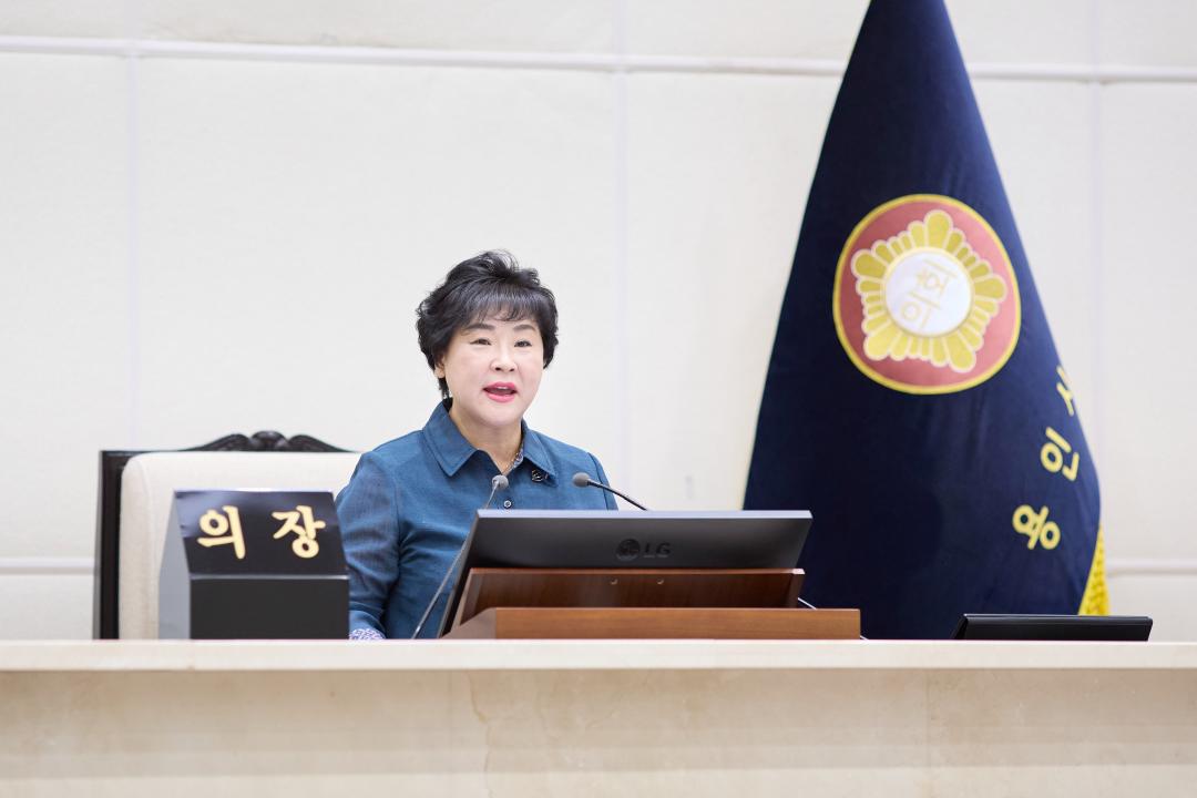 '용인특례시의회, 제304회 임시회 열어…의장 장정순, 부의장 김길수 선출' 게시글의 사진(2) '20260701 용인특례시의회, 제304회 임시회 열어…의장 장정순, 부의장 김길수 선출(2).jpg'