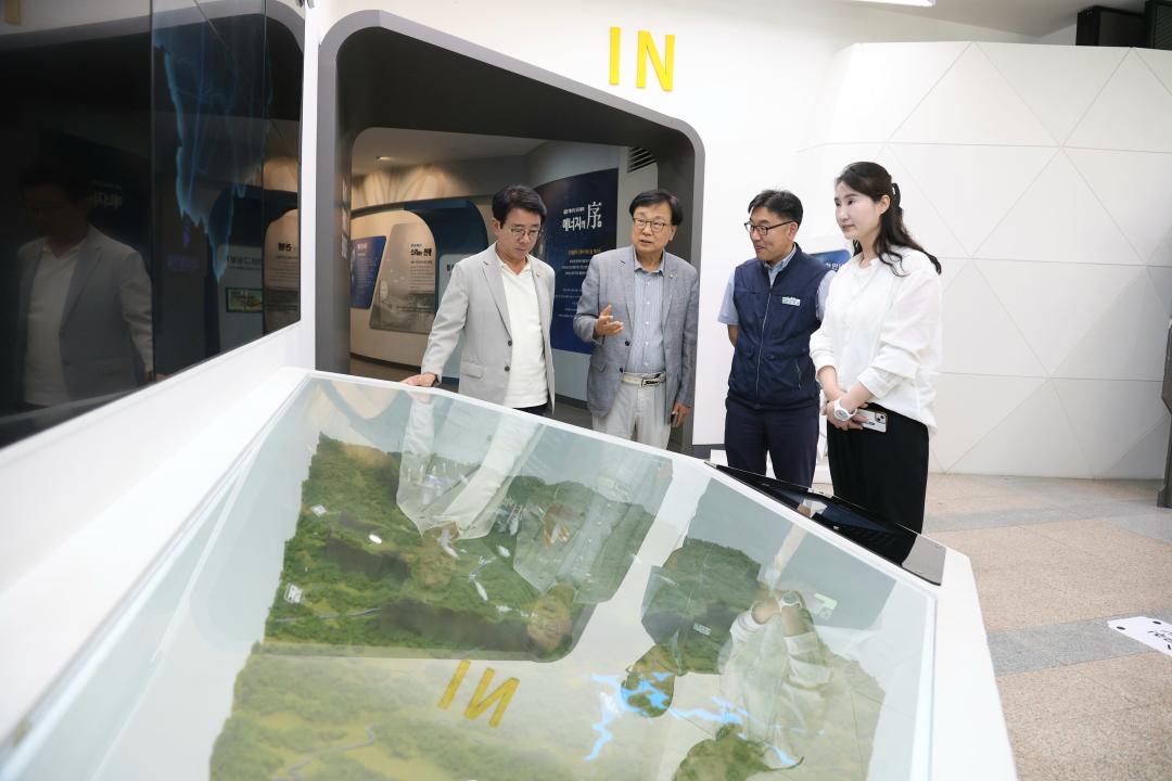 '용인특례시의회 의원연구단체 용인형 컬처노믹스 연구회Ⅱ, 통영시 문화산업 전략 벤치마킹 실시' 게시글의 사진(4) '20250702 의원연구단체 용인형 컬처노믹스 연구회Ⅱ, 통영시 문화산업 전략 벤치마킹 실시(3).jpg'