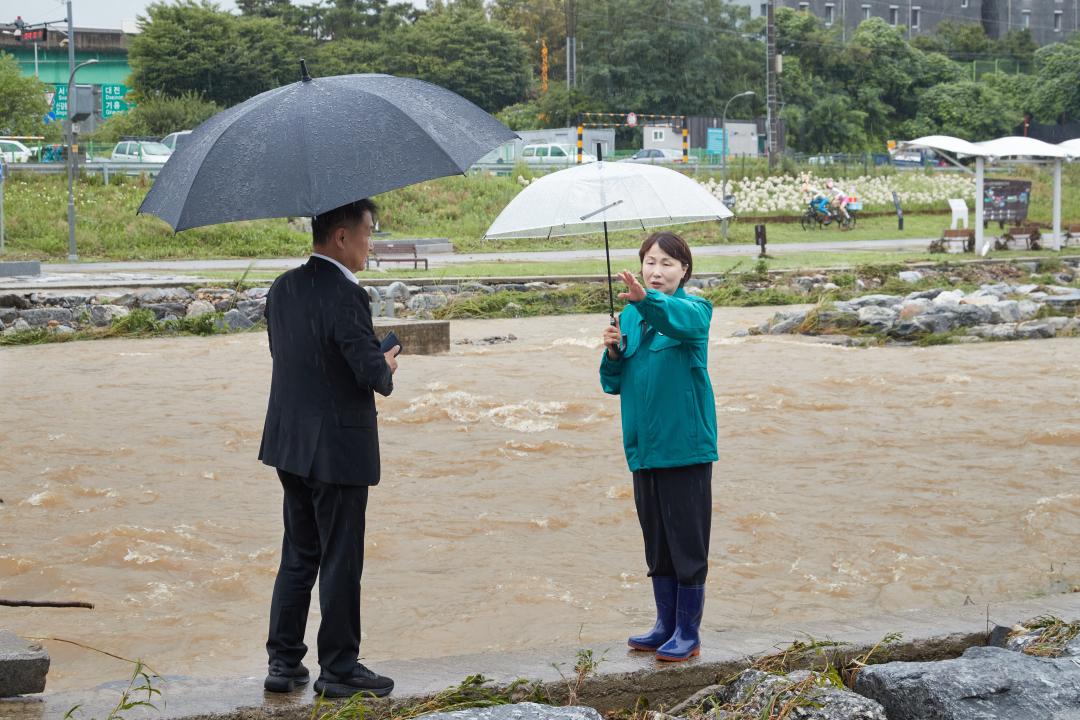 '용인특례시의회 유진선 의장·이창식 부의장·김윤선 도시건설위원장, 집중호우 피해 현장 점검' 게시글의 사진(2) '20240718 유진선 의장(1).jpg'