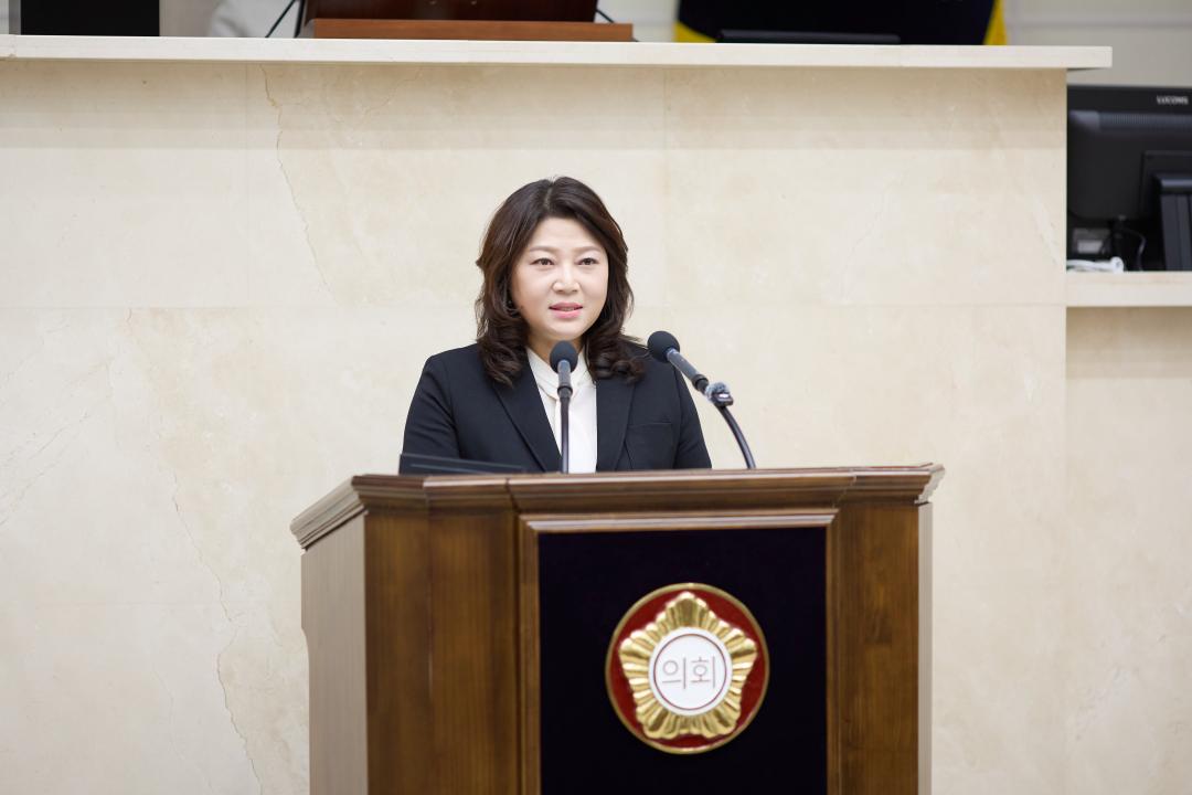 '용인특례시의회 박희정 의원, “공세-지곡 연결도로 지연, 보상 아닌 예산과 행정 의지의 문제”(5분 자유발언)' 게시글의 사진(2) '사진1. 용인특례시의회 박희정 의원이 16일 열린 제301회 임시회 제1차 본회의에서 5분 자유발언을 하고 있다..jpeg'